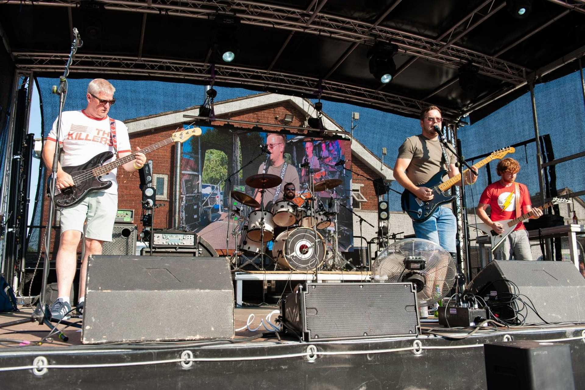 Gordon’s Alive performing live